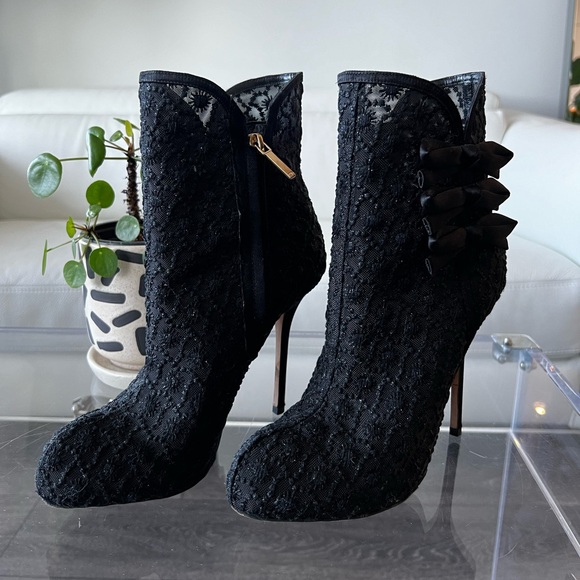 CHRISTIAN DIOR | BLACK MESH DESIGN SATIN HEELED BOOTIES W/ BOWS - Picture 2 of 12